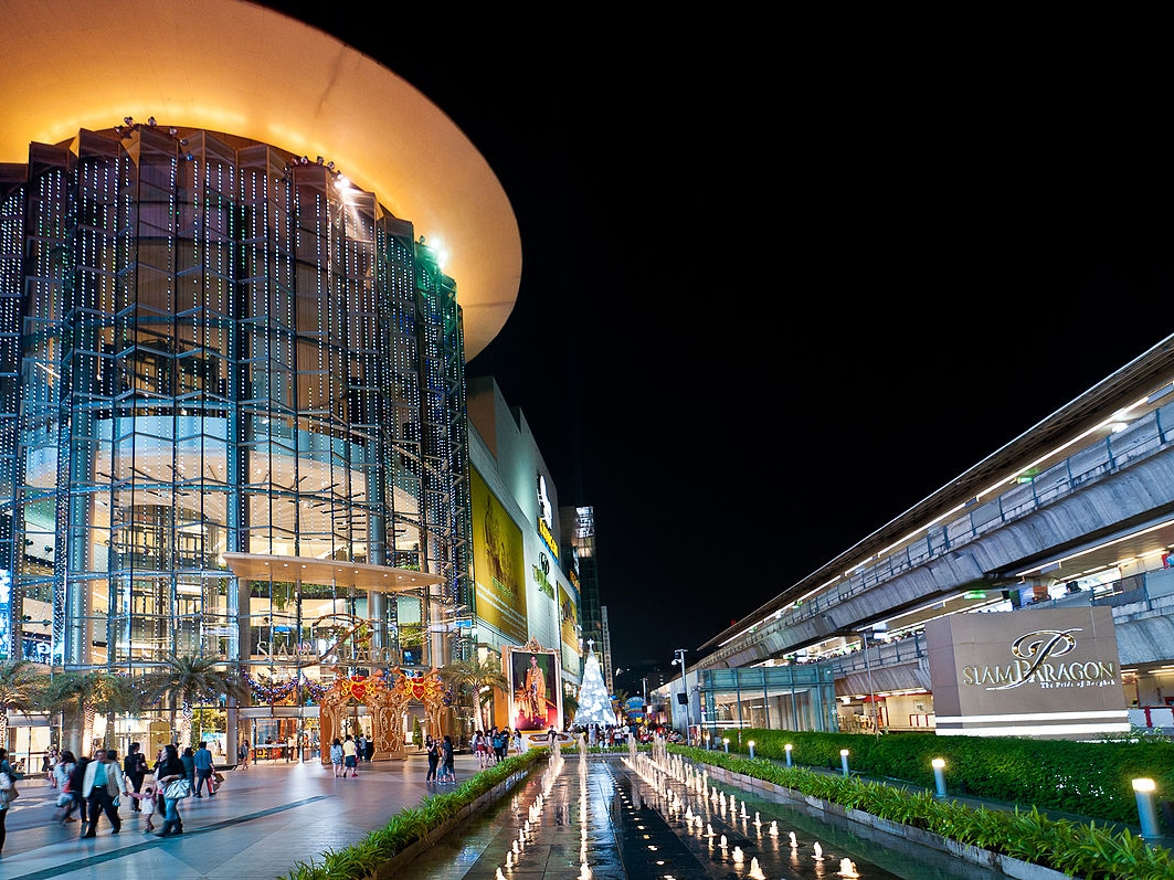 Images/Blog/IVYriCUI-1200px-Thailand_Bangkok_SiamParagon_Night_640x480.jpg
